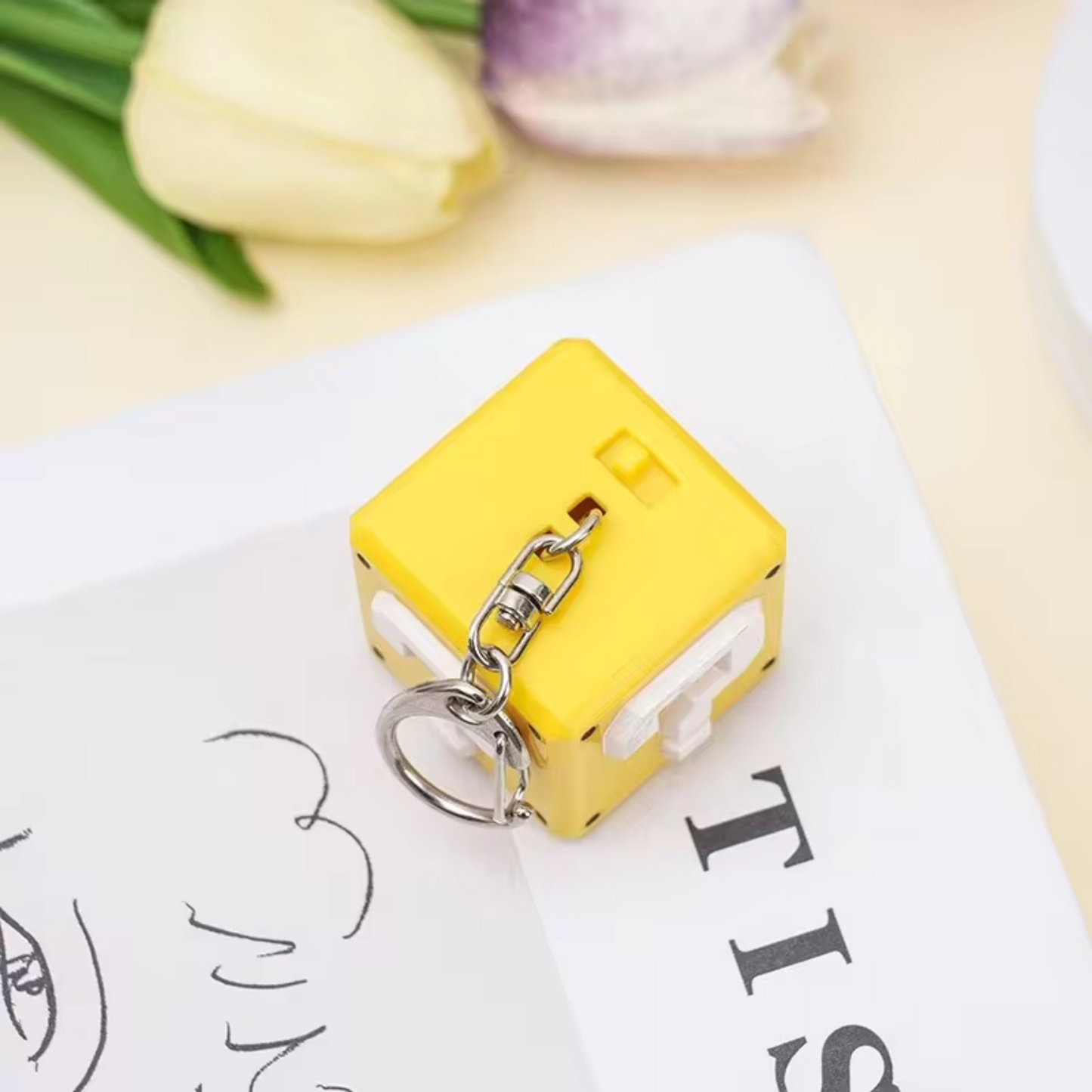 “?” Block Keychain – The surprise icon of the Mario universe (building block style)