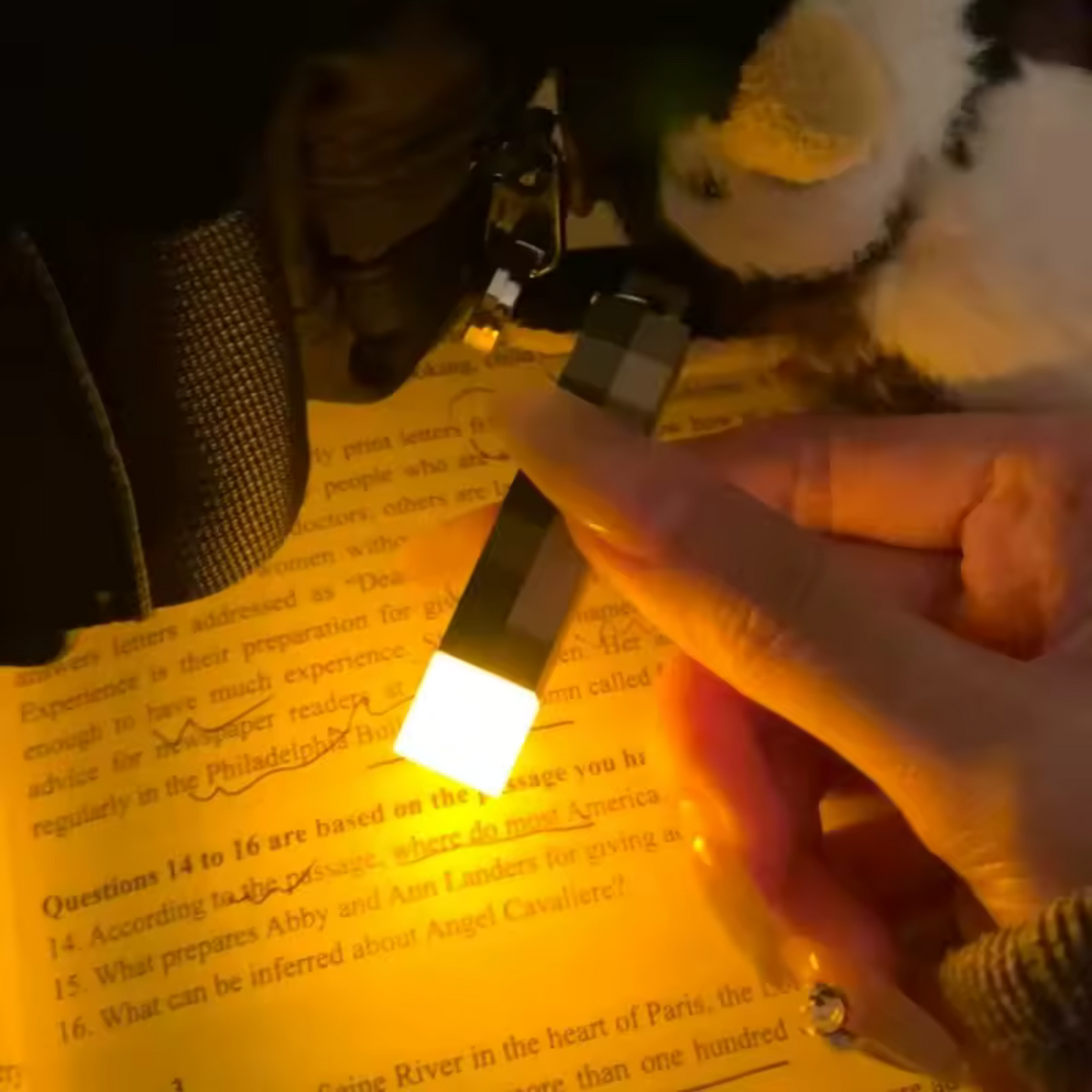 Minecraft Torch Keychain – The Essential Geek Accessory!
