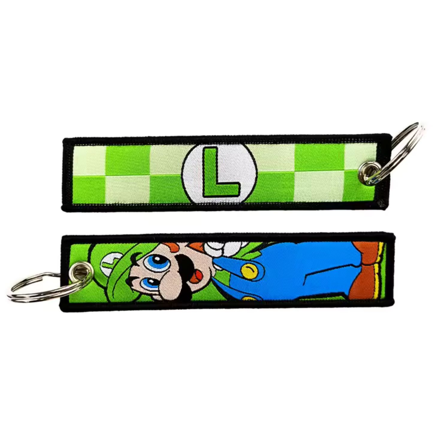 Montre ton admiration pour le frère toujours prêt à relever les défis avec ce long porte-clé textile à l’effigie de Luigi ! Des deux côtés, retrouve Luigi dans sa posture iconique, casquette verte et sourire confiant, prêt à tout affronter, même sans la gloire de son frère Mario. Ce porte-clé solide et vibrant est parfait pour personnaliser tes clés, ton sac ou ton rétroviseur, et te rappellera que le courage et la détermination de Luigi n’ont rien à envier à personne.