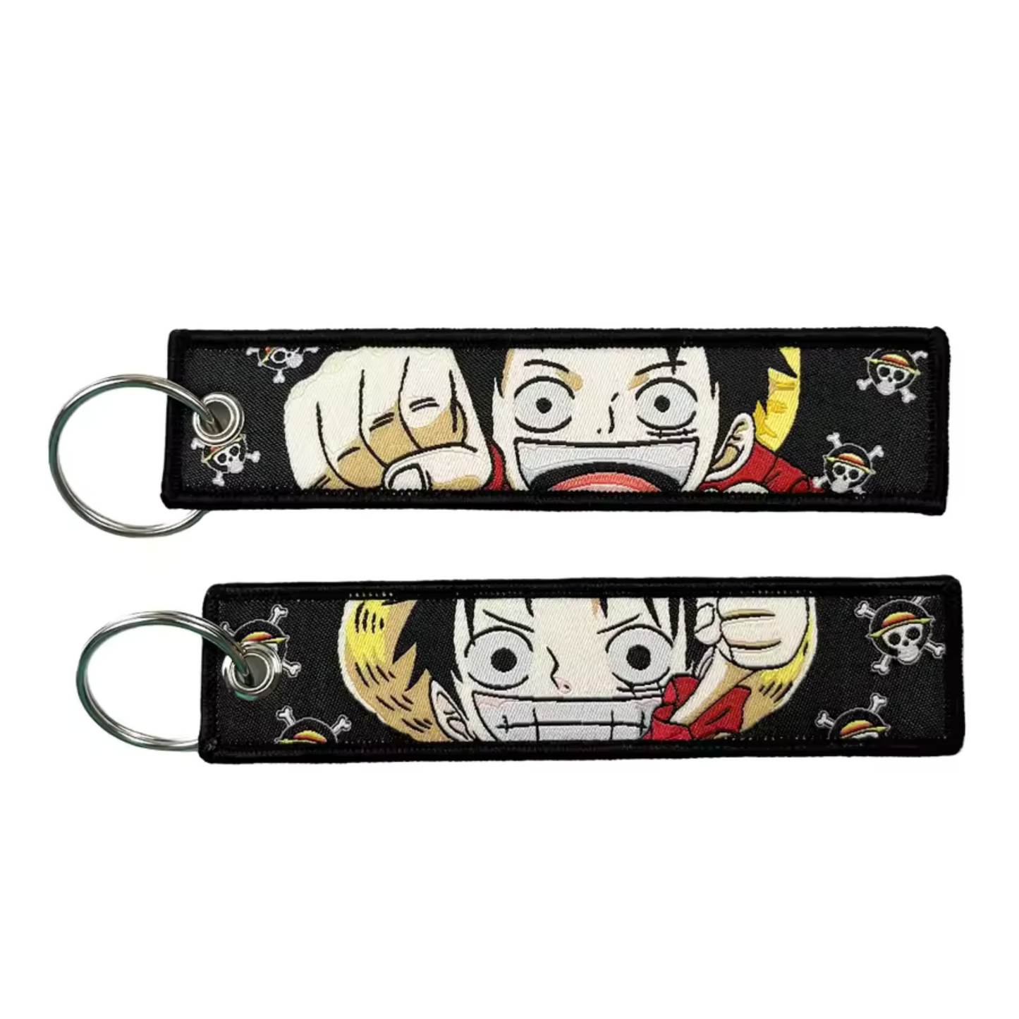 Découvre une facette plus sérieuse de Monkey D. Luffy avec ce long porte-clé textile en version sombre ! Des deux côtés, retrouve ton capitaine dans une posture intense, avec un regard déterminé et une énergie brute qui montre qu’il est prêt à tout affronter. Ce porte-clé robuste et stylé est parfait pour personnaliser tes clés, ton sac ou même ton rétroviseur, et te rappellera que derrière son sourire se cache une volonté de fer inébranlable.