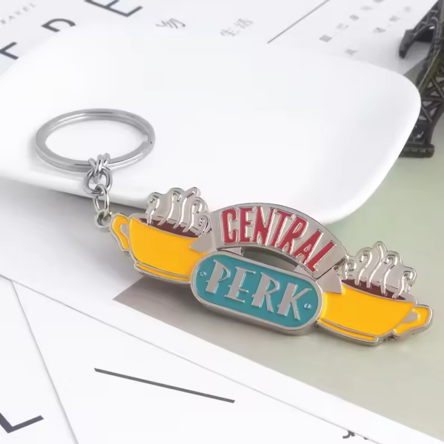 Porte-clé Central Perk argenté – Logo emblématique Friends version détaillée