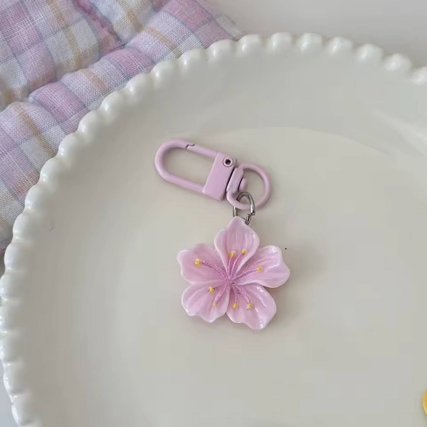 Hibiscus Flower Keychain – 5 tropical colors to see life in color