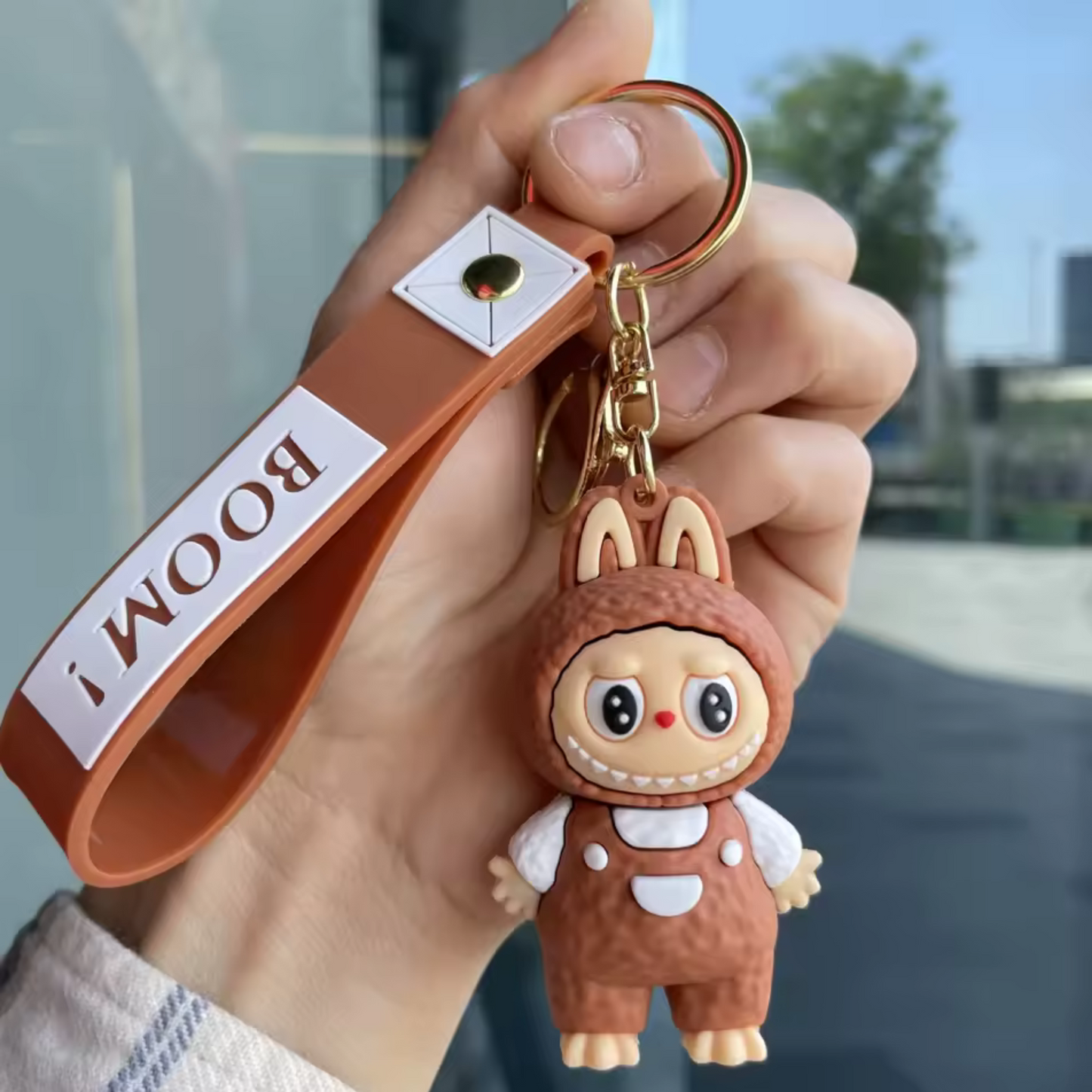 Porte-Clé Peluche Labubu Mouton avec Salopette – Douceur Rembobinée