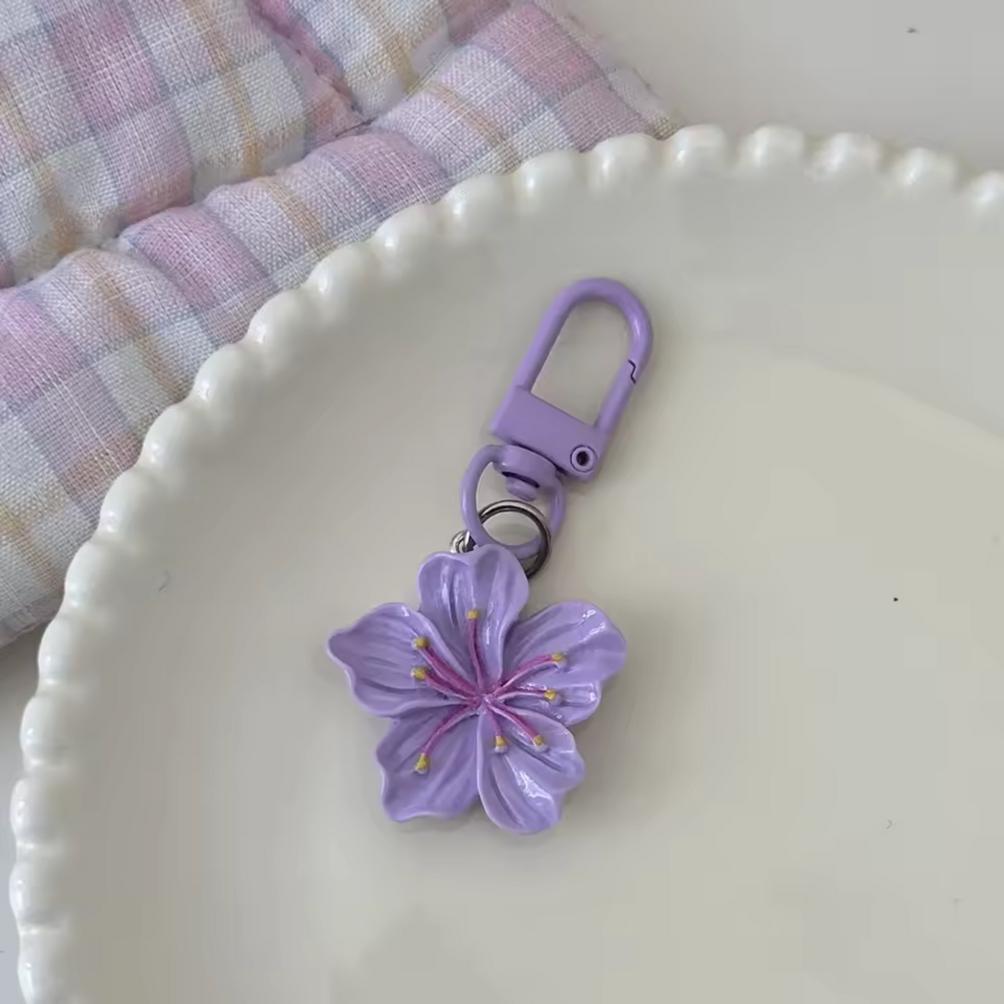 Hibiscus Flower Keychain – 5 tropical colors to see life in color