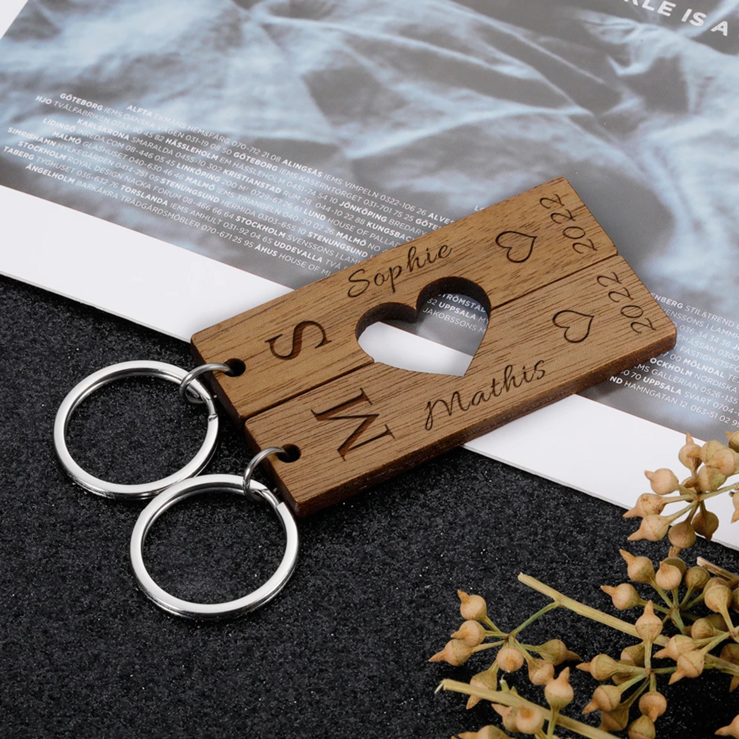 Wooden Duo Keychain to Share – Central Heart and Personalized Engraving