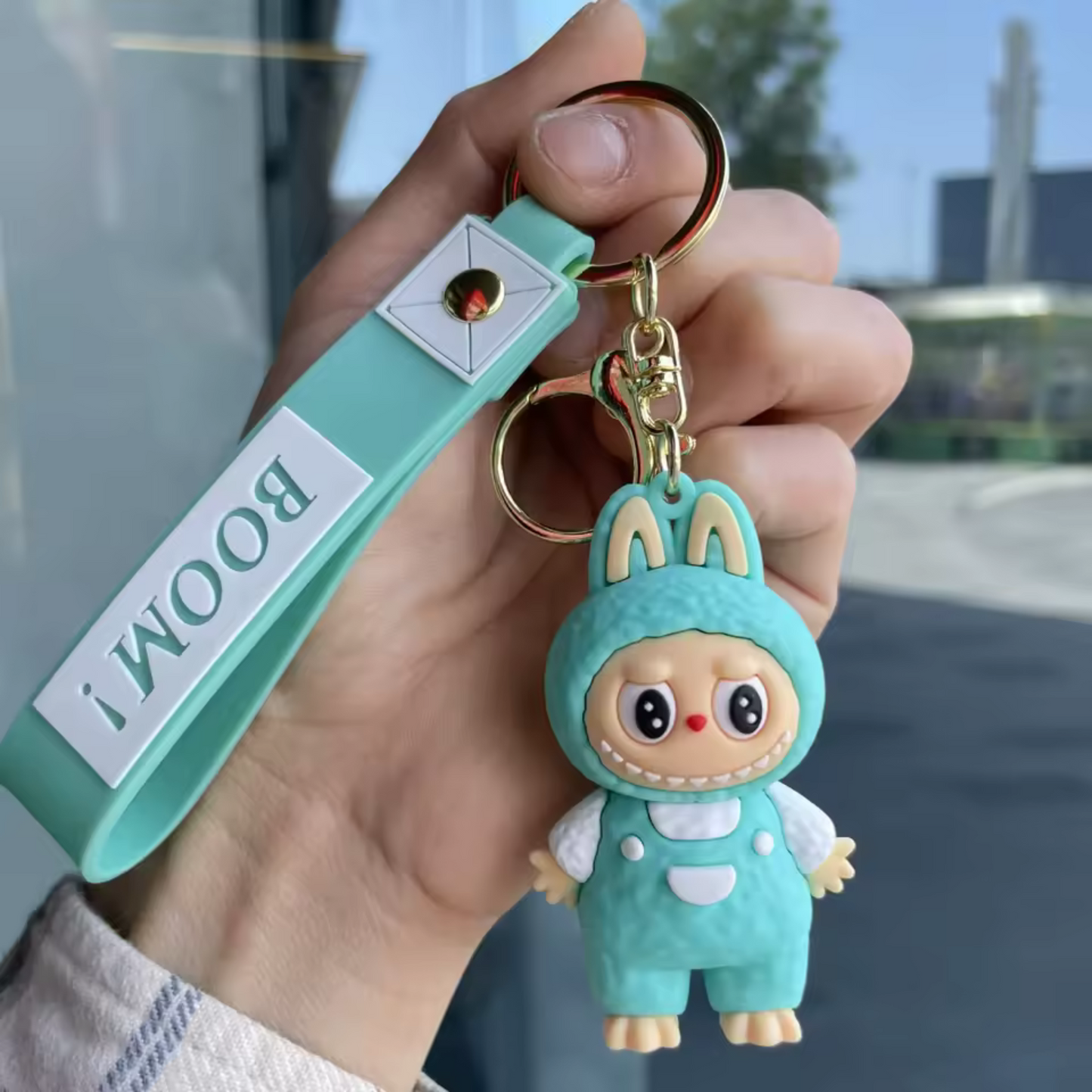 Porte-Clé Peluche Labubu Mouton avec Salopette – Douceur Rembobinée