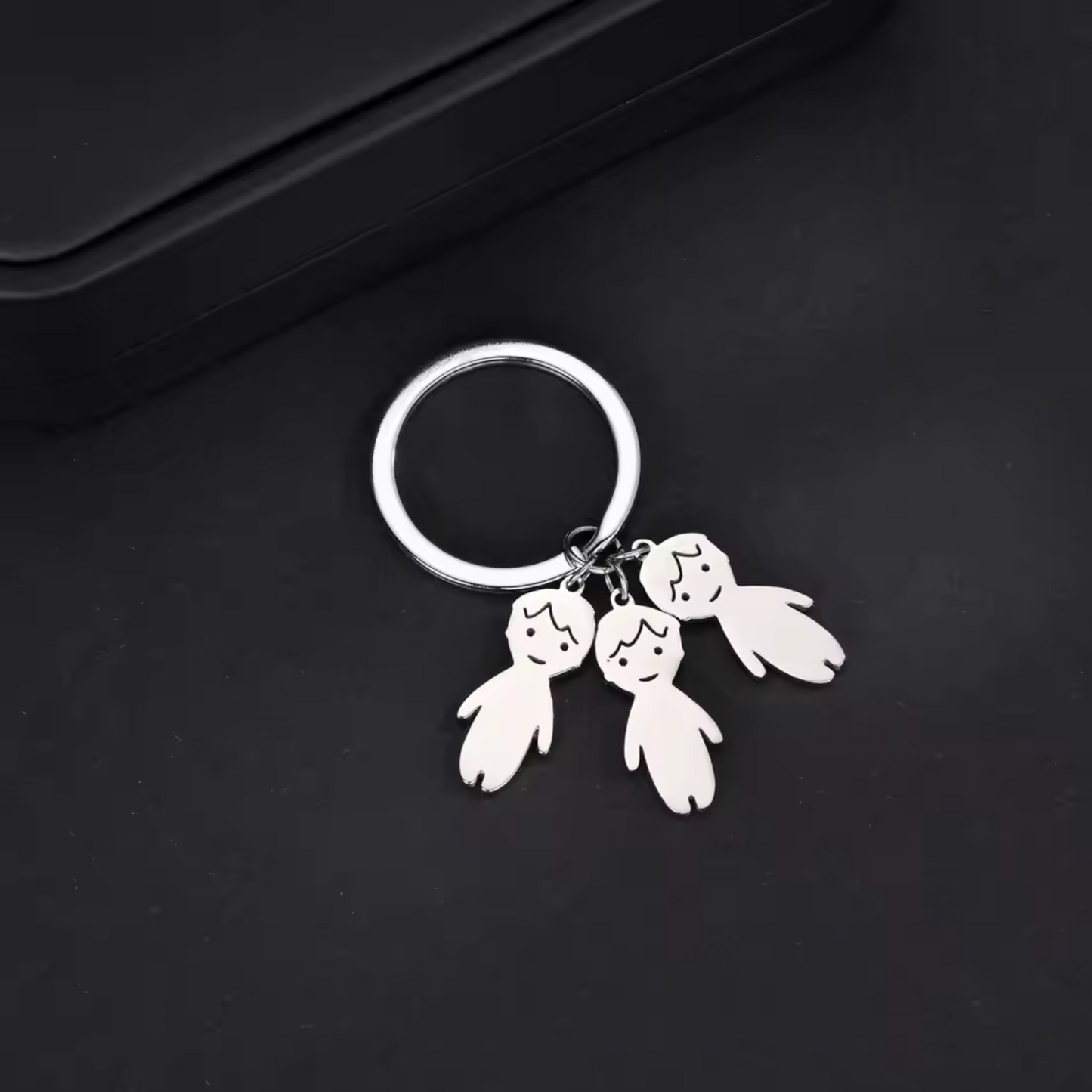 Stainless steel keychain – Silhouettes of your children with engraved first name or date