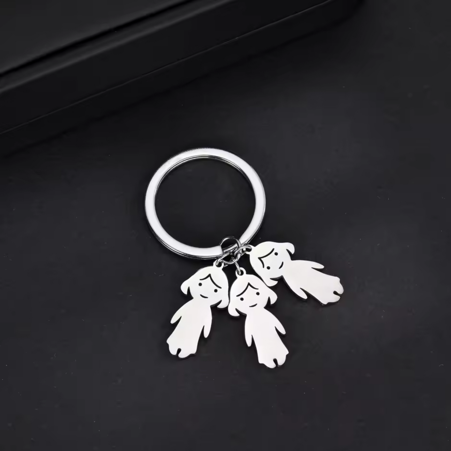 Stainless steel keychain – Silhouettes of your children with engraved first name or date