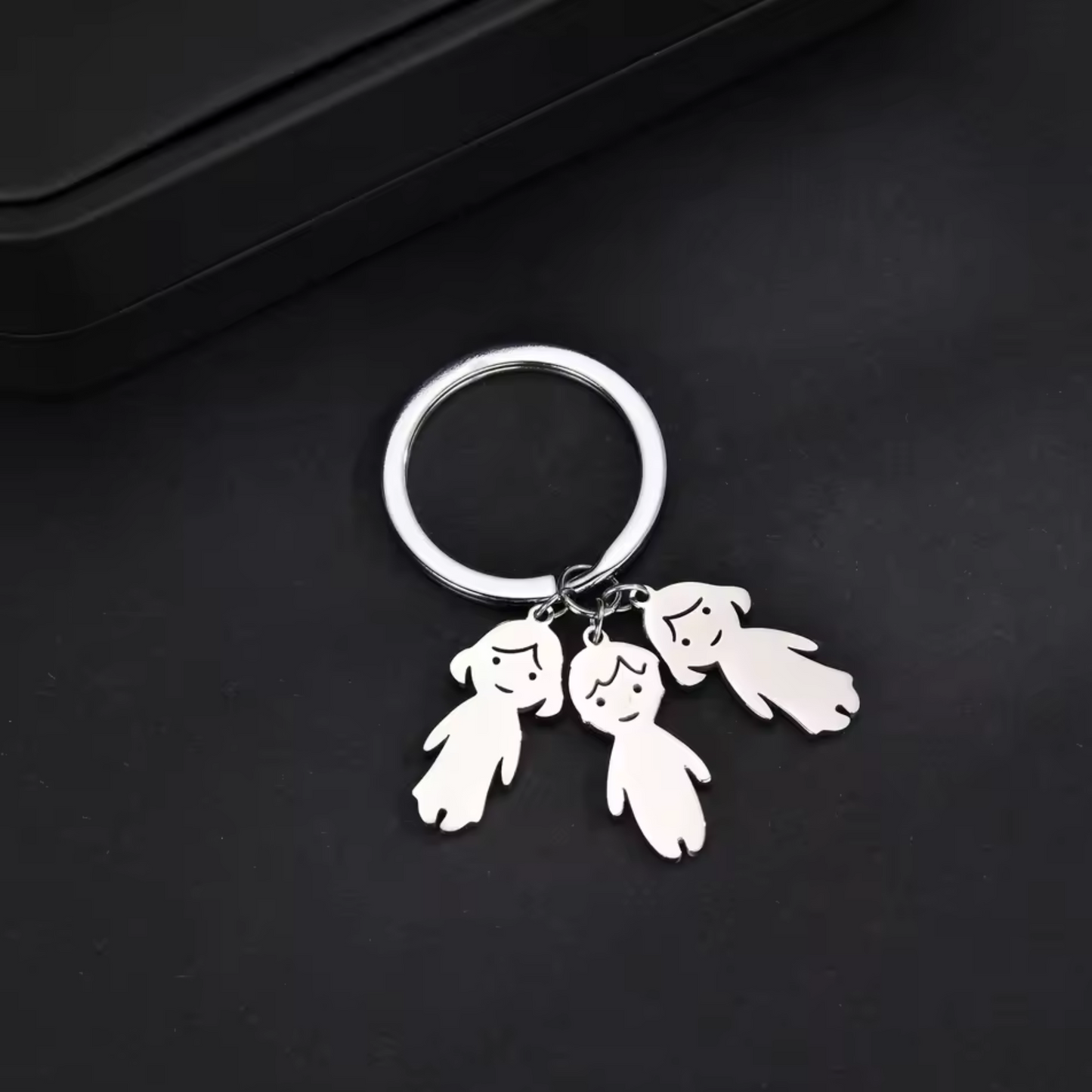 Stainless steel keychain – Silhouettes of your children with engraved first name or date