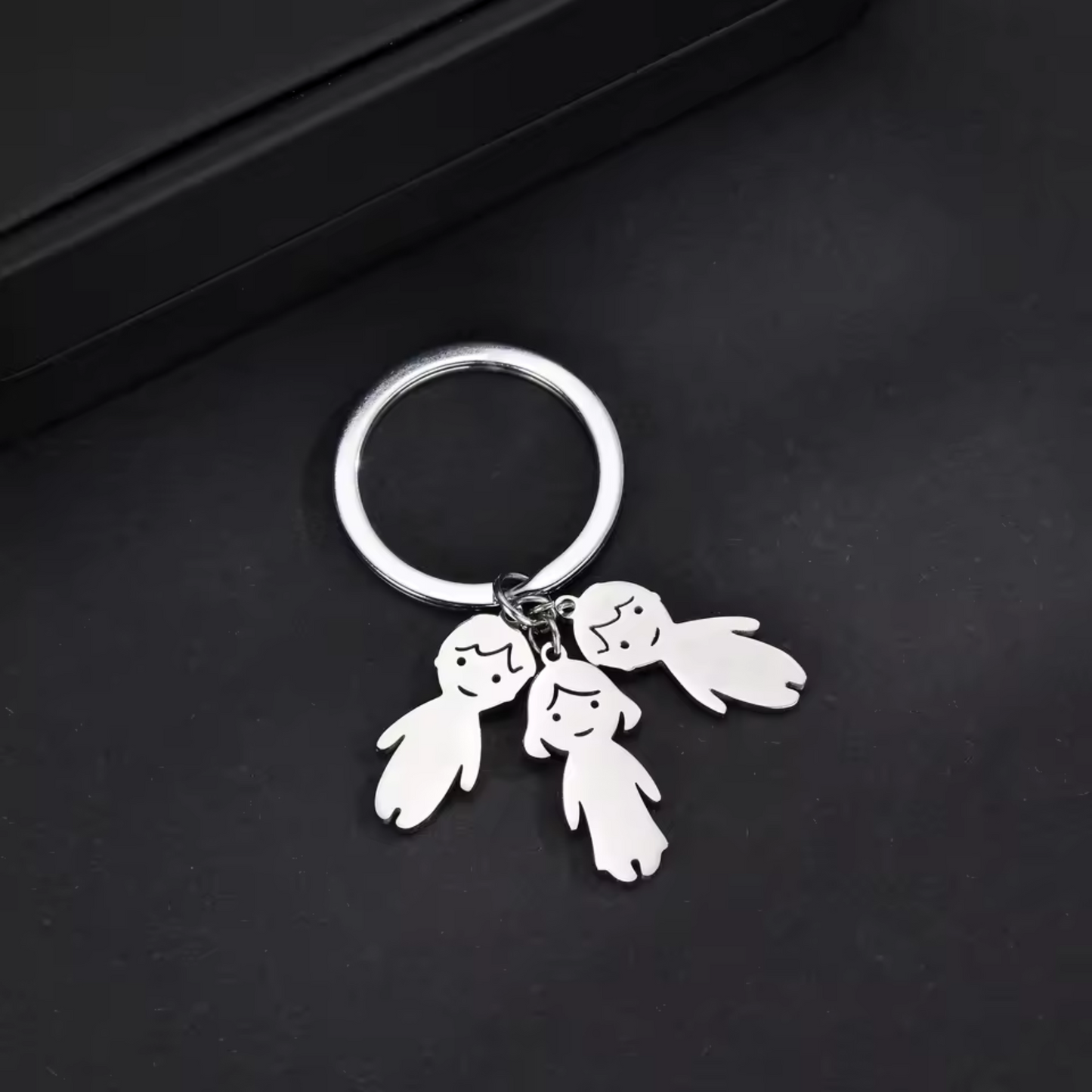 Stainless steel keychain – Silhouettes of your children with engraved first name or date