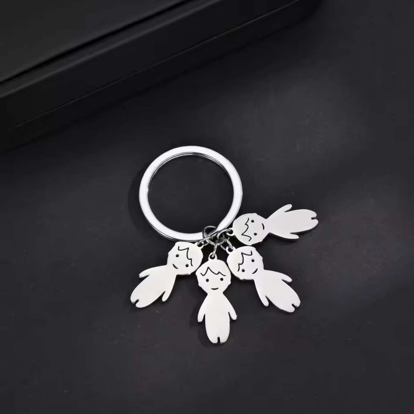 Stainless steel keychain – Silhouettes of your children with engraved first name or date
