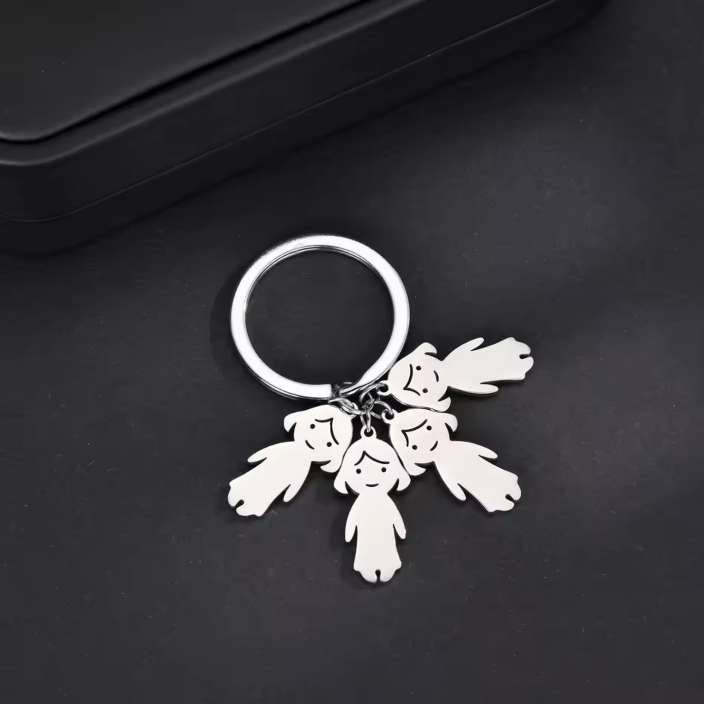 Stainless steel keychain – Silhouettes of your children with engraved first name or date