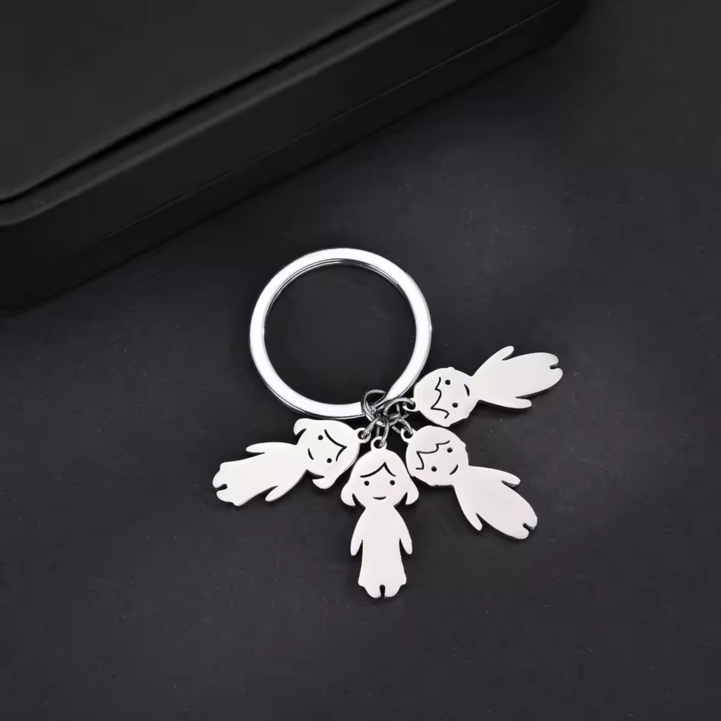 Stainless steel keychain – Silhouettes of your children with engraved first name or date