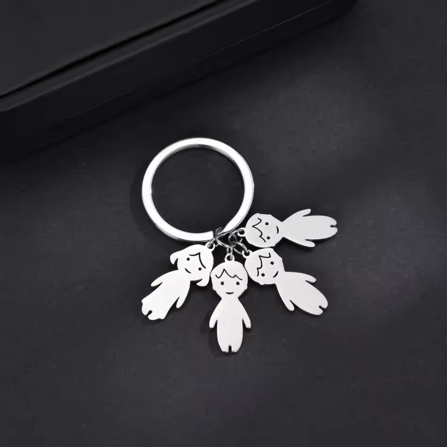 Stainless steel keychain – Silhouettes of your children with engraved first name or date