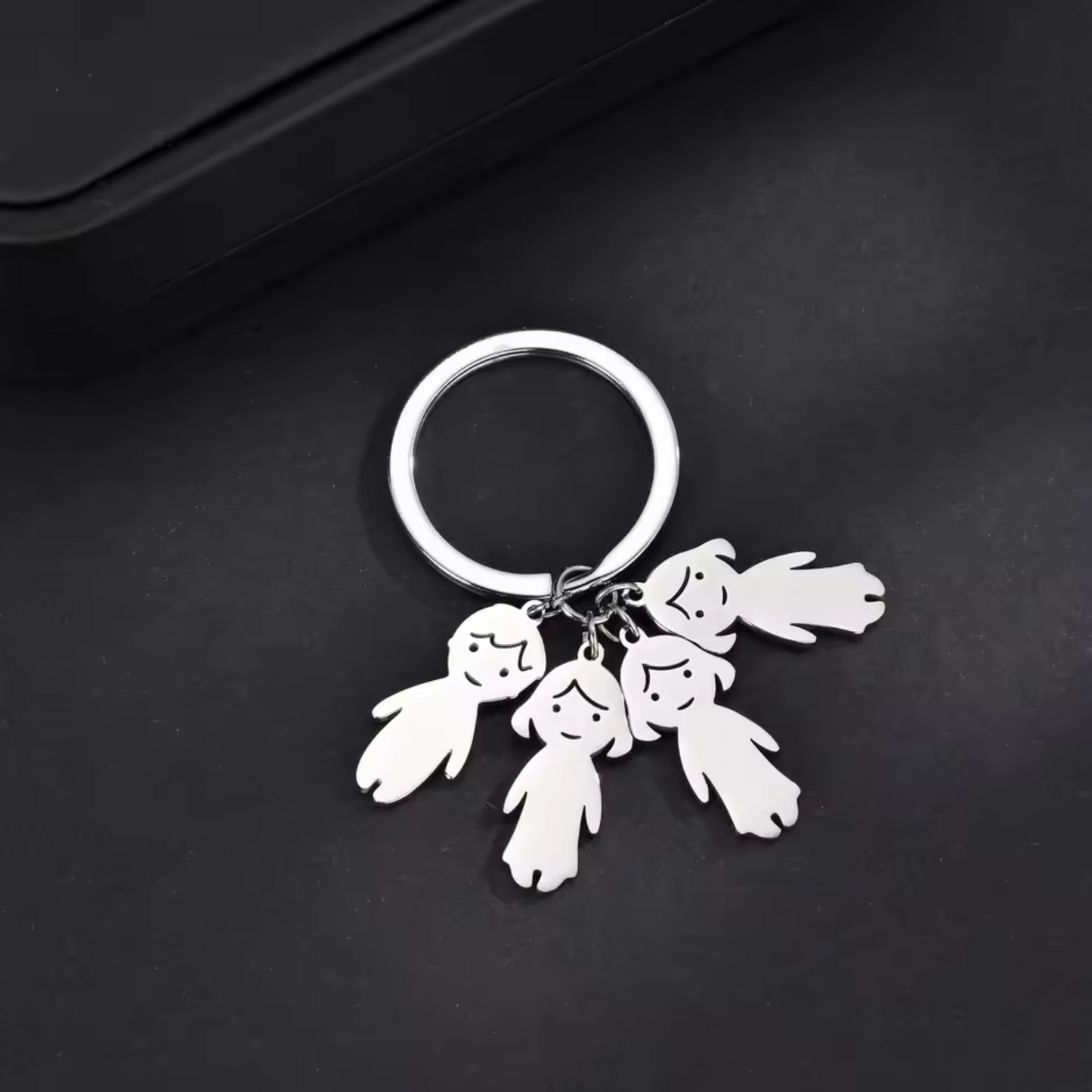 Stainless steel keychain – Silhouettes of your children with engraved first name or date
