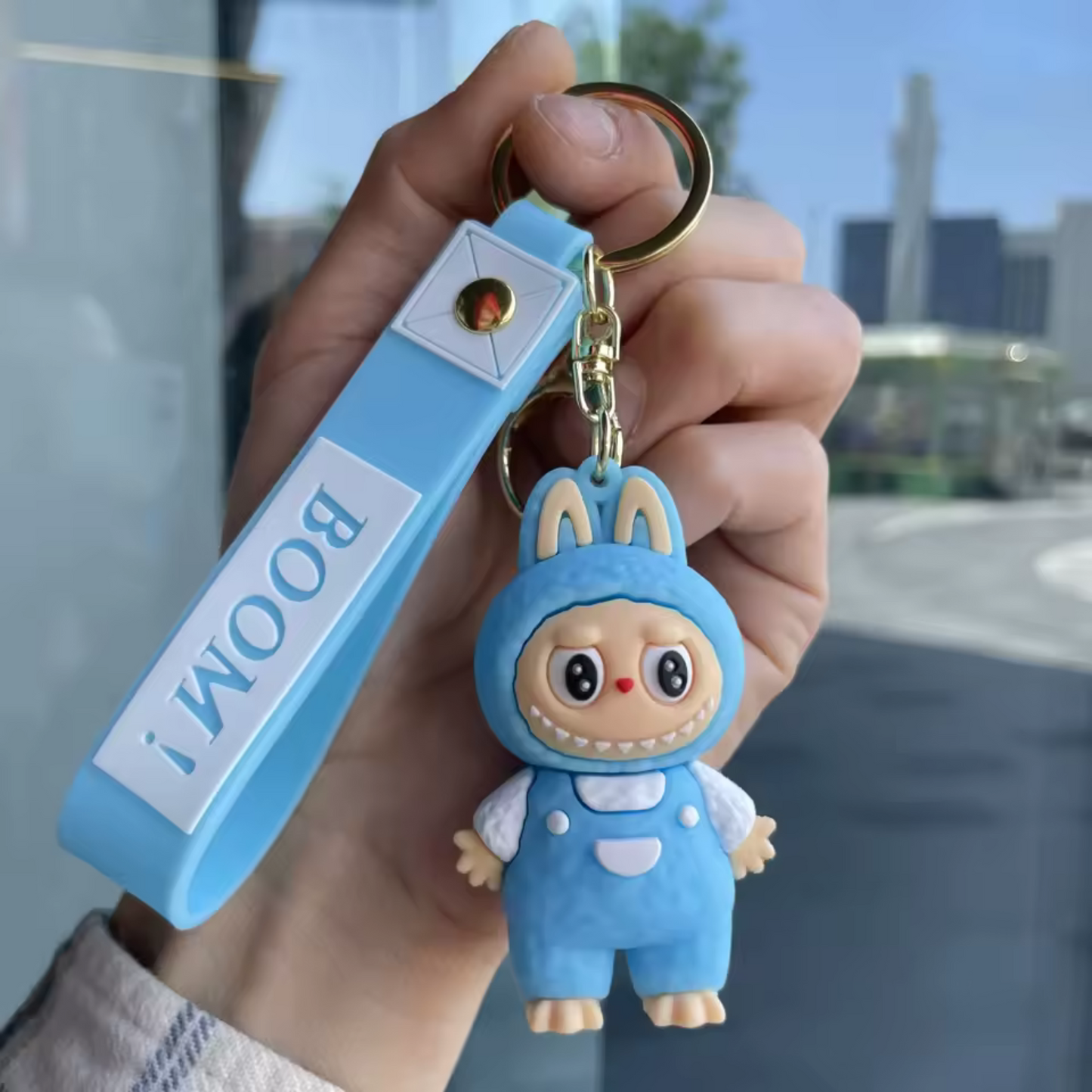 Porte-Clé Peluche Labubu Mouton avec Salopette – Douceur Rembobinée