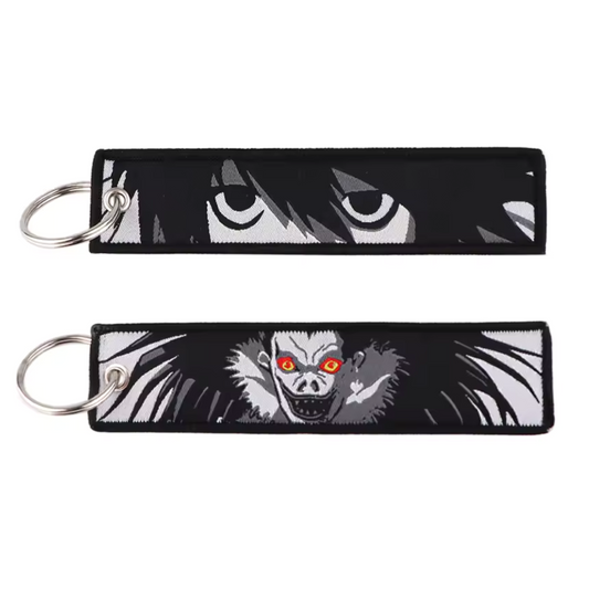Affiche ton amour pour Death Note avec ce long porte-clé représentant Ryuk, le dieu de la mort ! Ce design emblématique ajoutera une touche unique à tes clés, sac ou porte-clé.