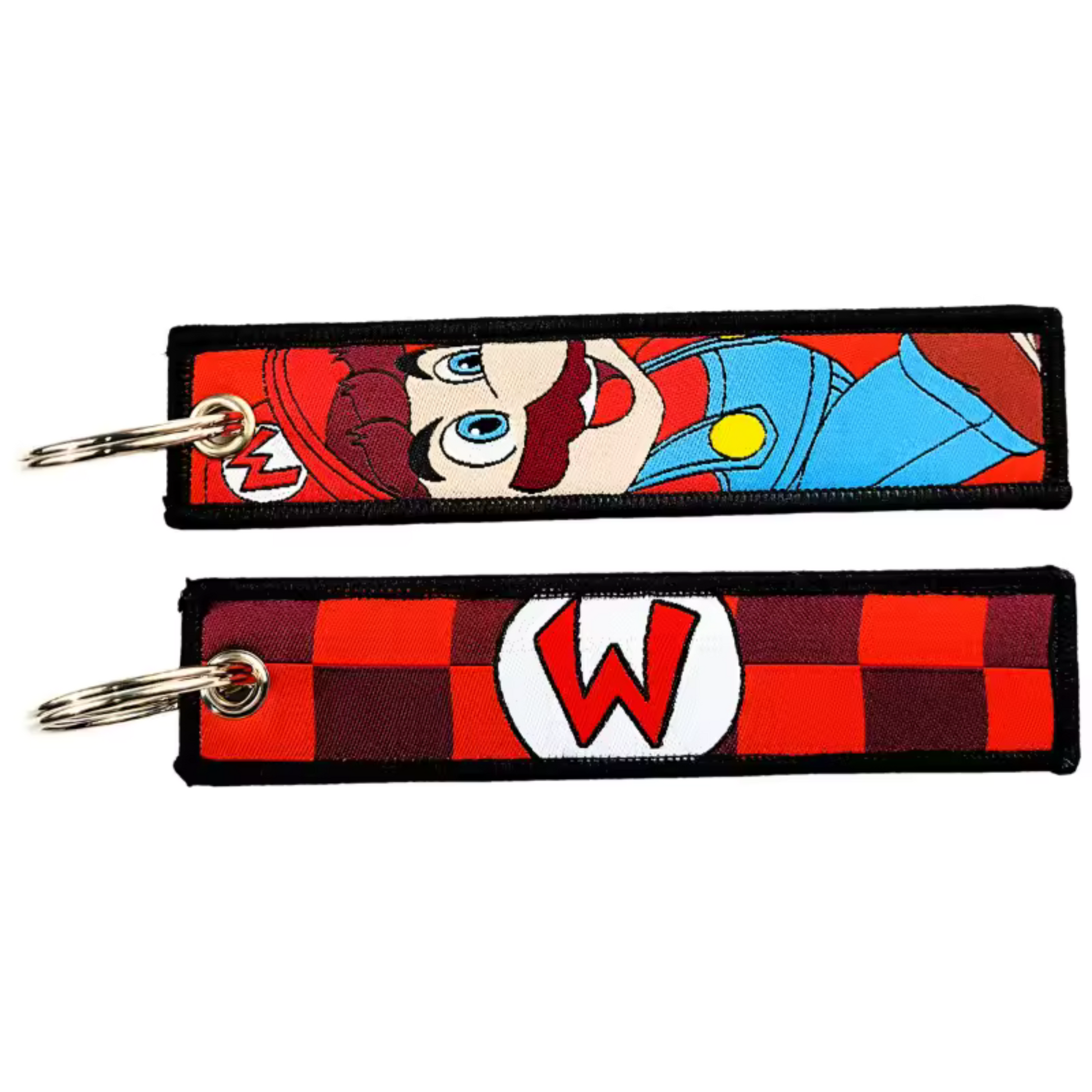 Affiche ton amour pour le plombier le plus célèbre du monde avec ce long porte-clé textile à l’effigie de Mario ! Des deux côtés, retrouve Mario dans toute sa gloire : casquette rouge vissée sur la tête, poing levé et prêt à foncer dans l’aventure avec son énergie légendaire. Ce porte-clé robuste, fun et plein de couleurs est parfait pour personnaliser tes clés, ton sac ou ton rétroviseur, et t’accompagner partout avec le courage et l’optimisme de Mario !