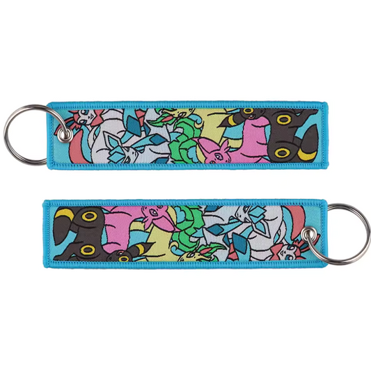 Affiche l'ensemble des évolutions d’Évoli avec ce long porte-clé textile à l’effigie des multiples formes de ce Pokémon polyvalent ! Des deux côtés, retrouve toutes ses évolutions emblématiques : Aquali, Pyroli, Voltali, Mentali, Noctali, Phyllali, Givrali, et Nymphali, chacune avec son propre charme et pouvoir unique. Ce porte-clé robuste et coloré est parfait pour personnaliser tes clés, ton sac ou ton rétroviseur, et te rappellera que, peu importe l’évolution, Évoli est toujours prêt à s’adapter à toutes