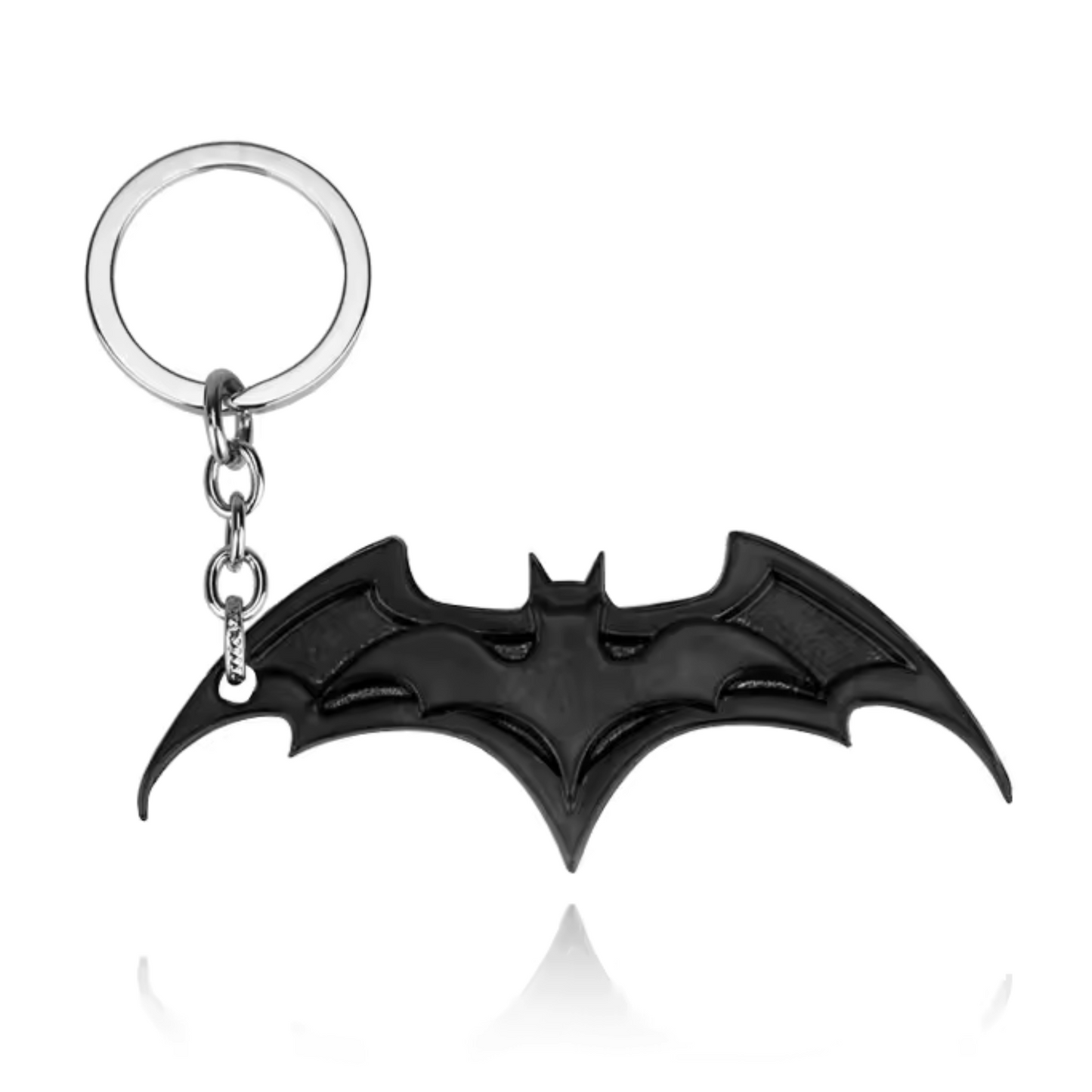 Montre ton allégeance à Batman avec ce porte-clé insigne de Batman. Disponible en 3 coloris différents, il capture l'emblématique logo de la chauve-souris dans un design moderne et élégant. Parfait pour personnaliser tes clés, sacs ou autres accessoires et afficher fièrement ton amour pour le Chevalier Noir.