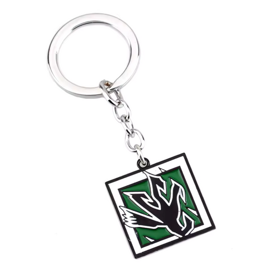 Prends de la hauteur avec ce porte-clé Rainbow Six Siege à l’effigie d’Amaru, l’opératrice péruvienne experte en infiltration verticale ! Représentant son icône emblématique, ce porte-clé solide et stylé est parfait pour les fans d’attaques surprises et de mobilité extrême. Accroche-le à tes clés, ton sac ou ton setup gaming pour montrer que tu frappes vite… et de nulle part. L’accessoire indispensable pour les joueurs audacieux de R6S !