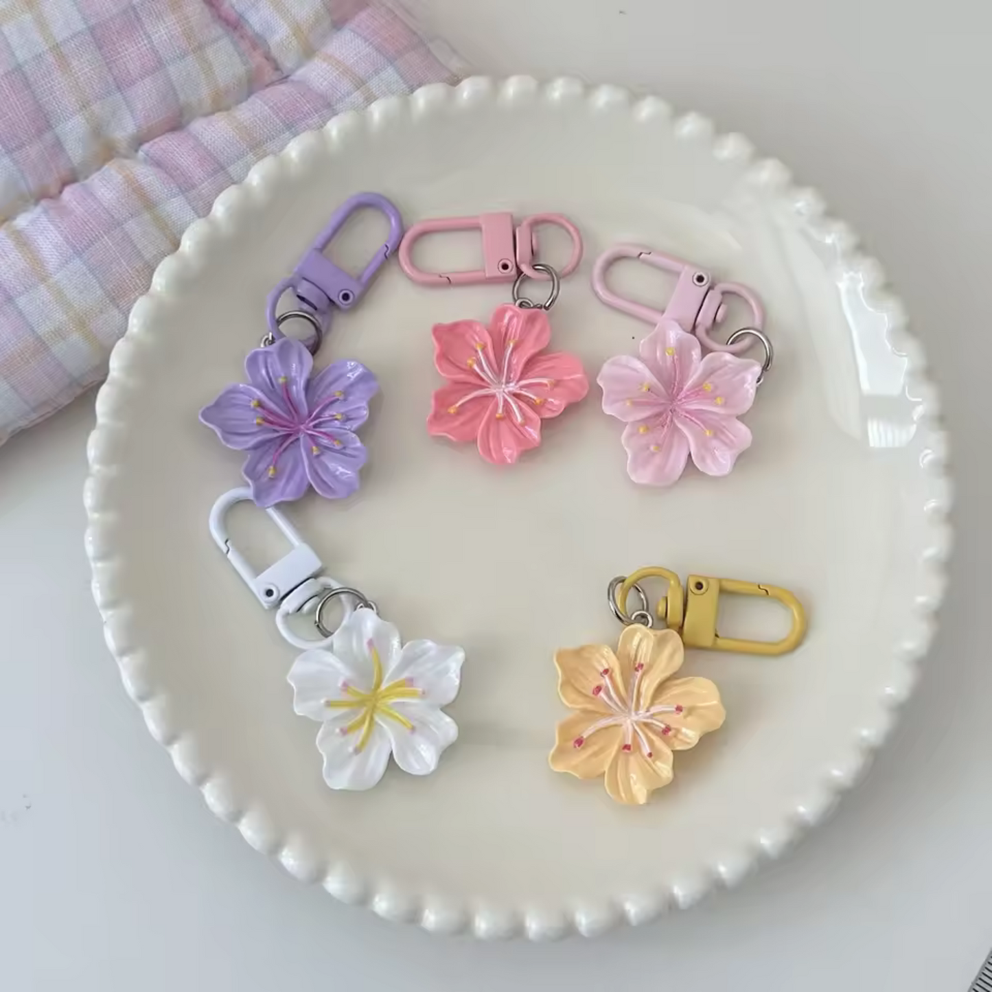 Hibiscus Flower Keychain – 5 tropical colors to see life in color