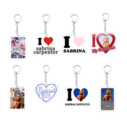 Schlüsselanhänger mit Inspiration von Sabrina Carpenter – 8 Designs voller Charakter