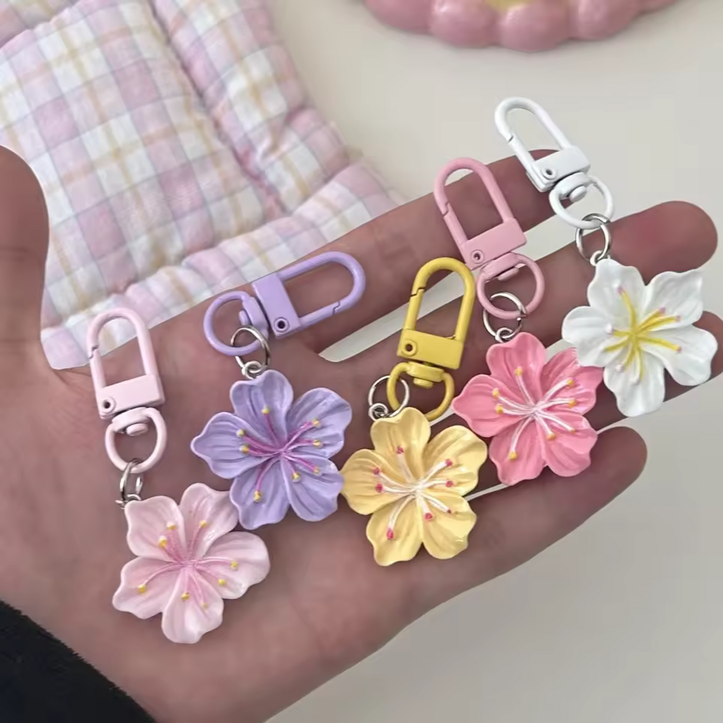 Hibiscus Flower Keychain – 5 tropical colors to see life in color