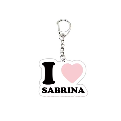 Schlüsselanhänger mit Inspiration von Sabrina Carpenter – 8 Designs voller Charakter