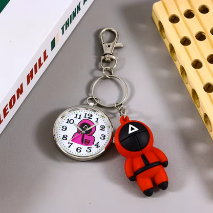 Triangle Guard Schlüsselanhänger mit Uhr – Squid Game inspiriertes Accessoire