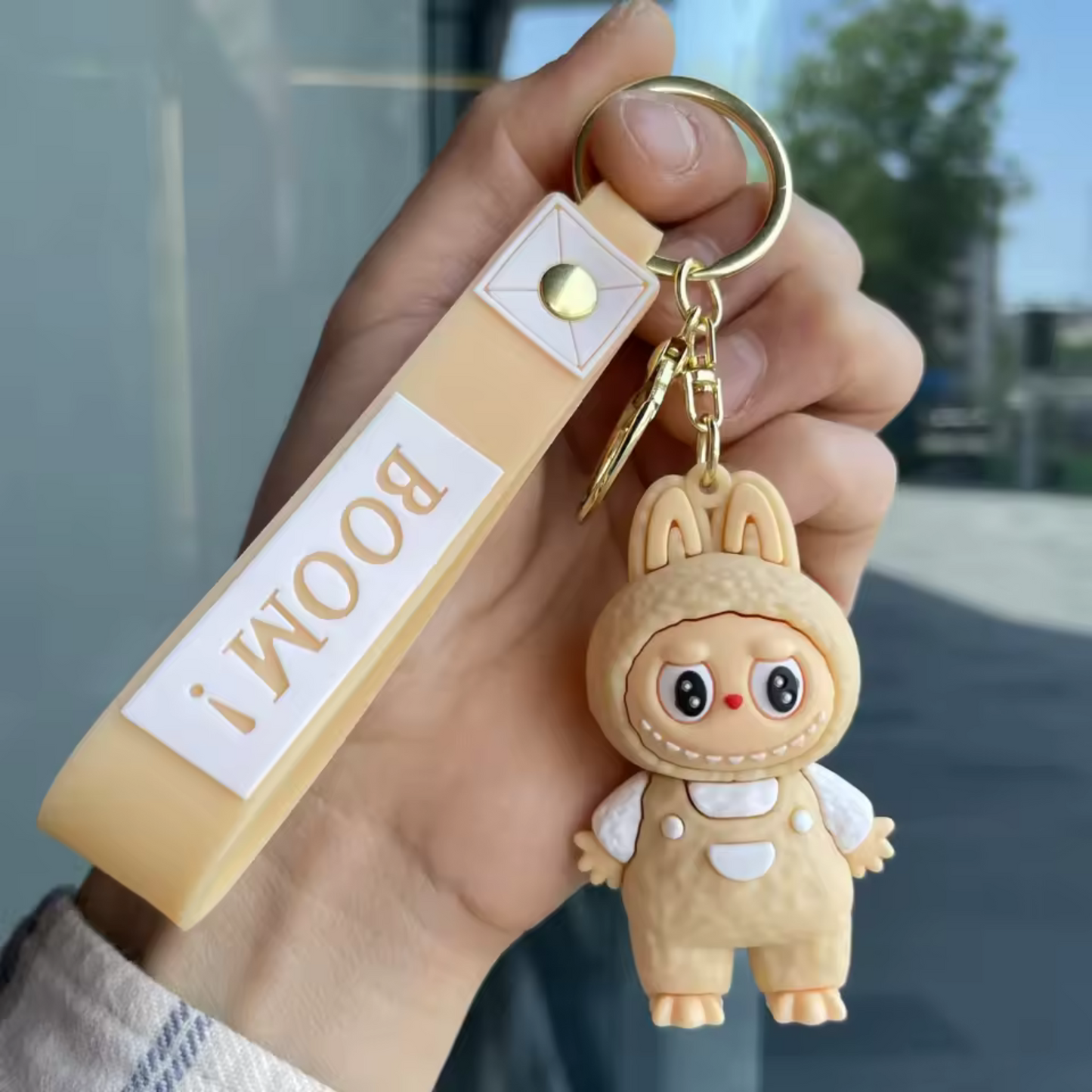 Porte-Clé Peluche Labubu Mouton avec Salopette – Douceur Rembobinée