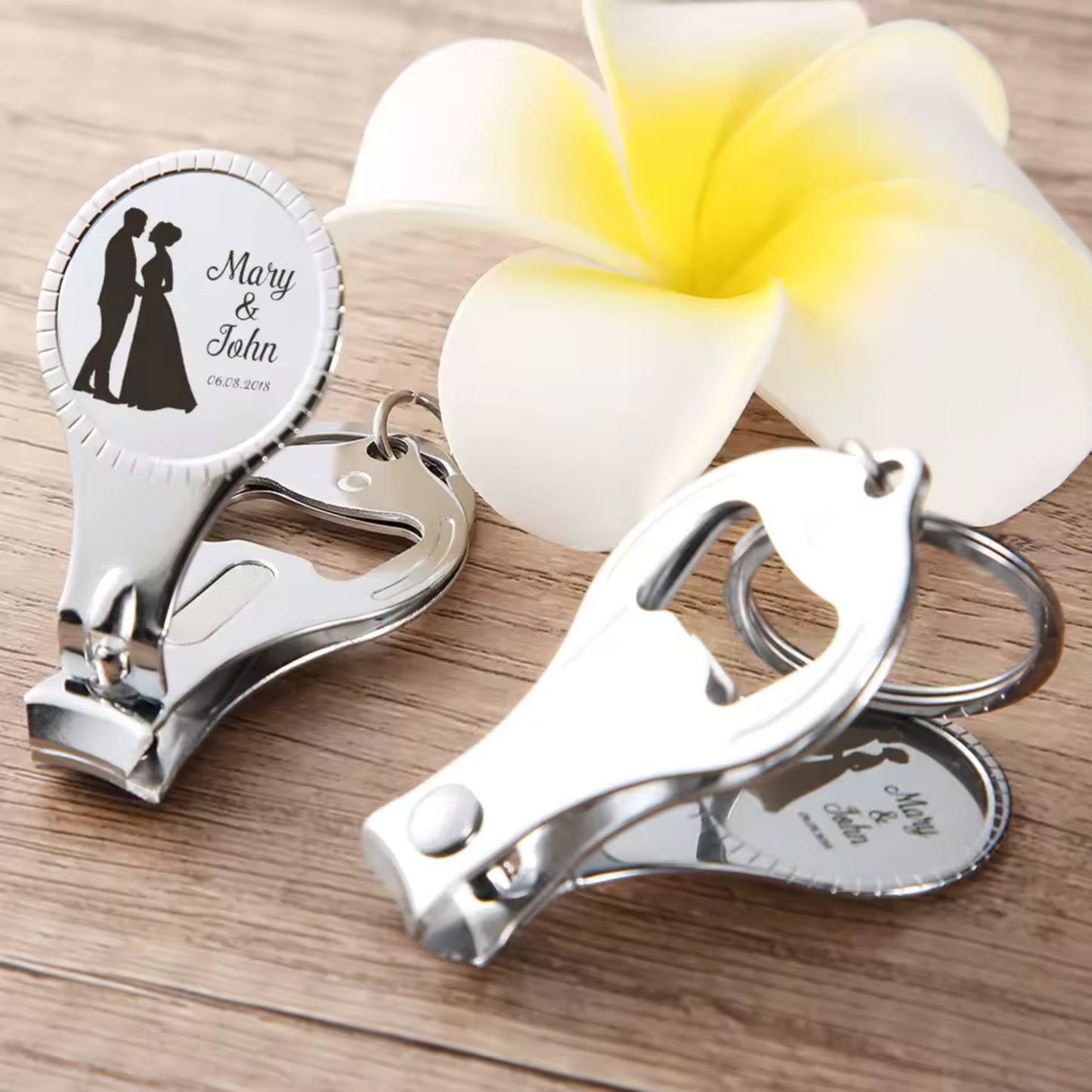 Porte-clé mariage personnalisé – Coupe-ongles et Ouvre-bouteille