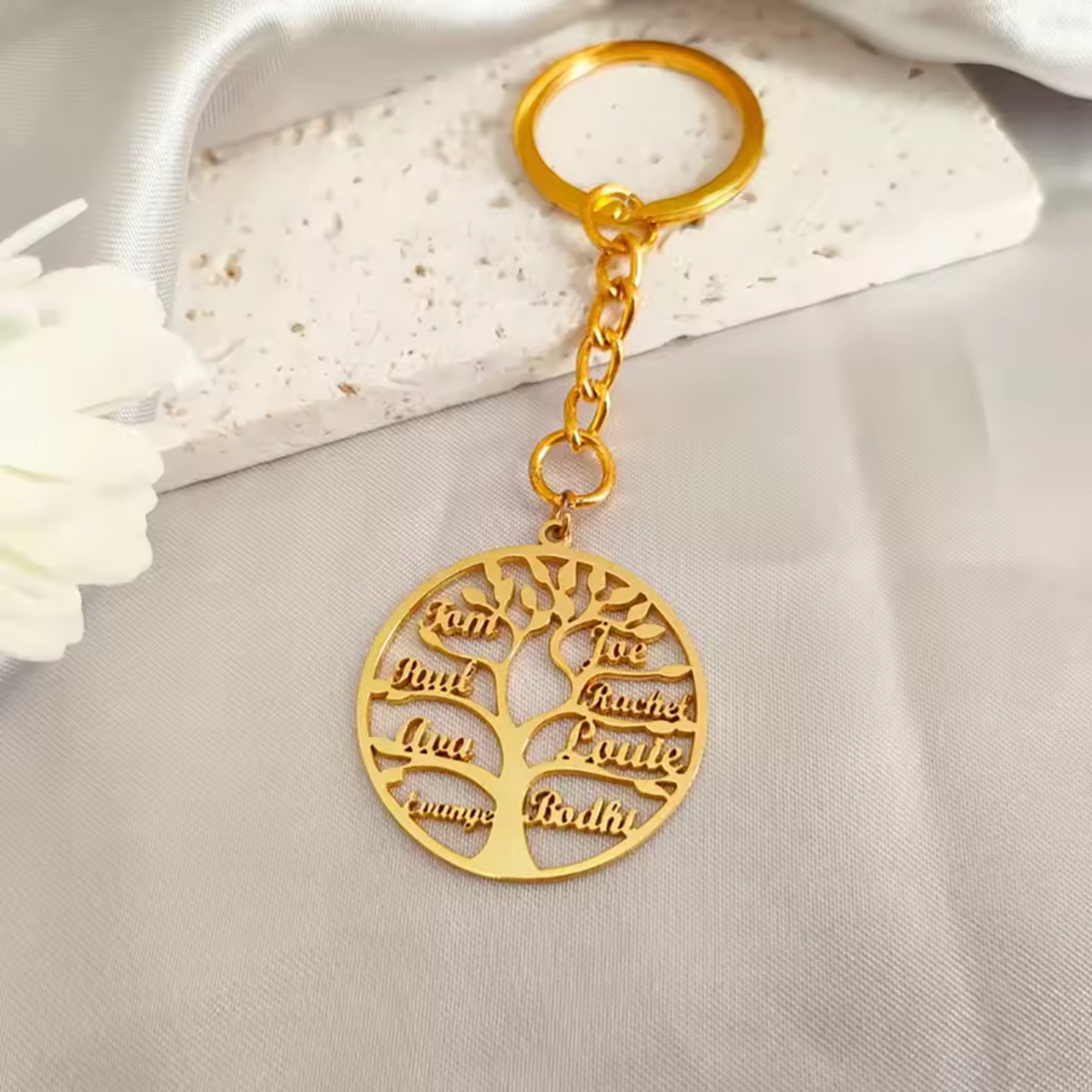 Porte-clé en acier inoxydable – Arbre de Vie personnalisable avec 1 à 7 prénoms (Disponible en 3 coloris)